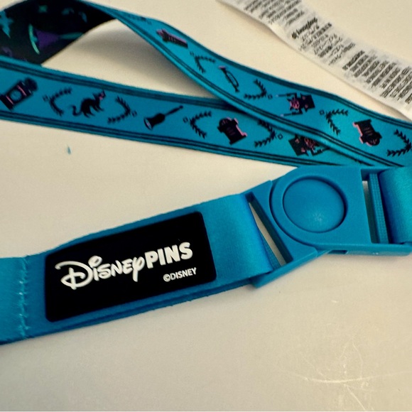 NWT. Disney Reversible Pin Lanyard - Haunted Mansion Hatbox Ghosts. - Picture 7 of 9